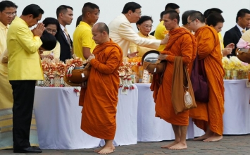Thái Lan: Cúng dường nhân 70 năm tại vị của nhà vua